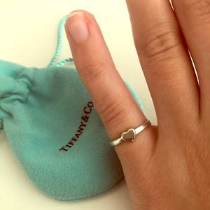 TIFFANY & CO. Sterling silver heart ring